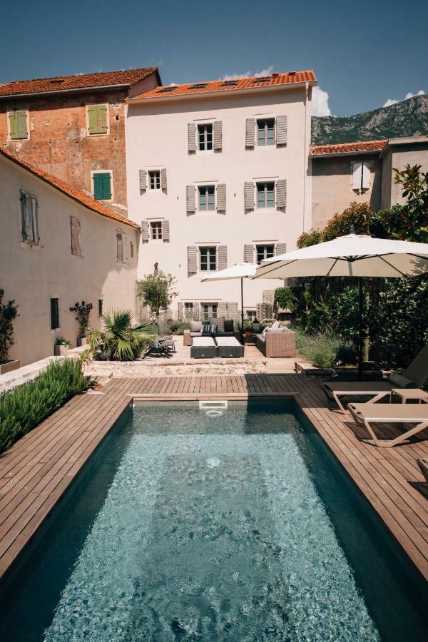Palazzo Sbutega Bed & Breakfast โกตอร์ ภายนอก รูปภาพ